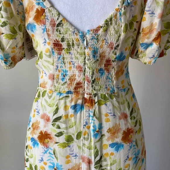 ASTR The Label NWOT Floral Puff Sleeve Midi Dress with Front Side Slit Size M - Picture 9 of 12